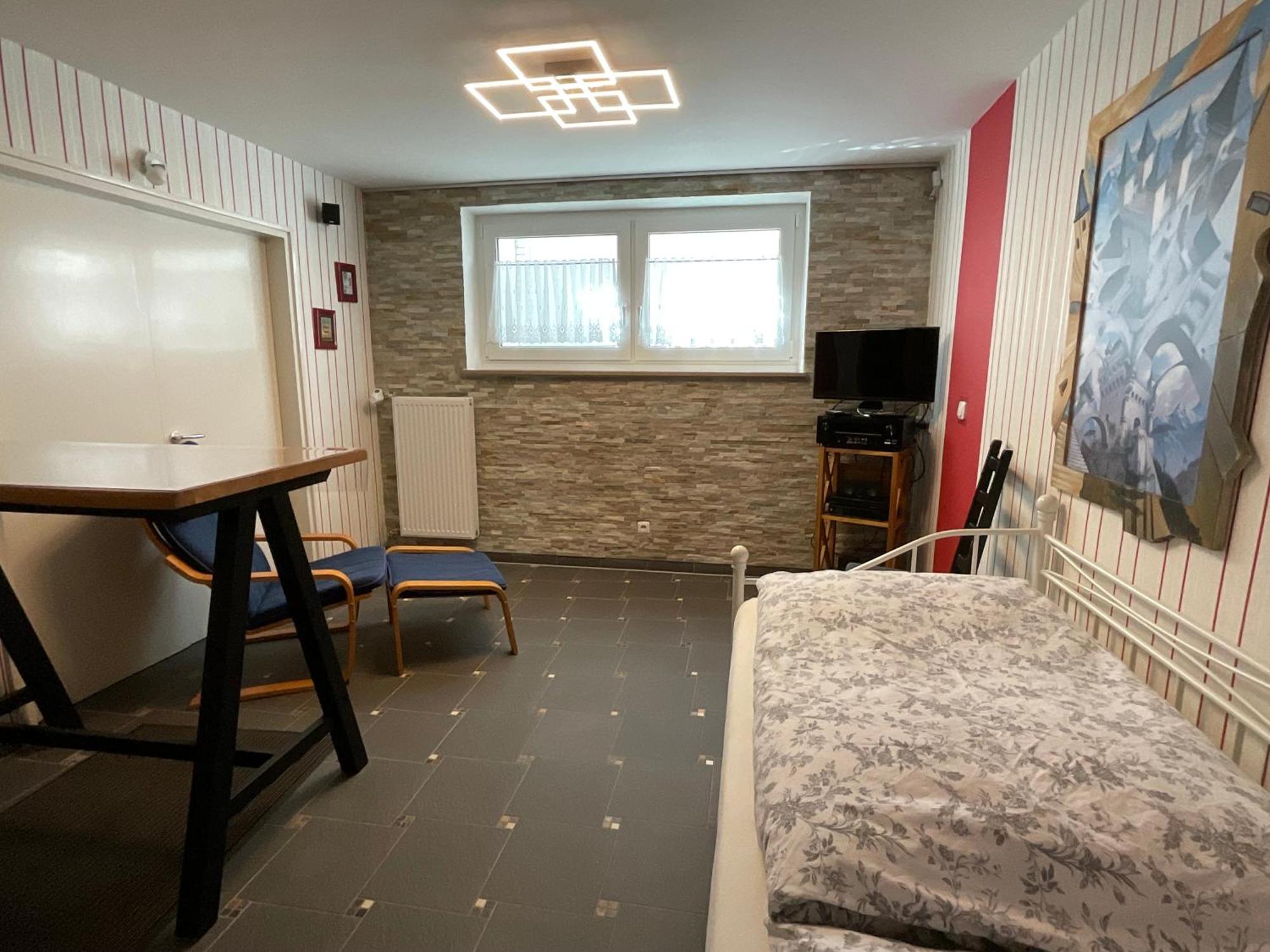 נירנברג Messe-Apartment, 4 Schlafzimmer, 80 Qm, Garten - 6 Km Zur Messe, Verkehrsguenstig, Ruhig, Parkplaetze מראה חיצוני תמונה